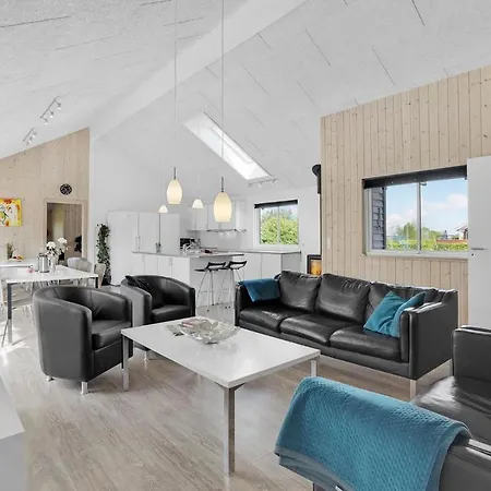 Сasa de vacaciones Lovely In With Indoor Swimming Pool